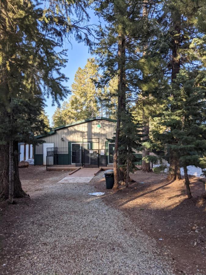Pinewoods Resort And Rv Park Duck Creek Village Exteriör bild