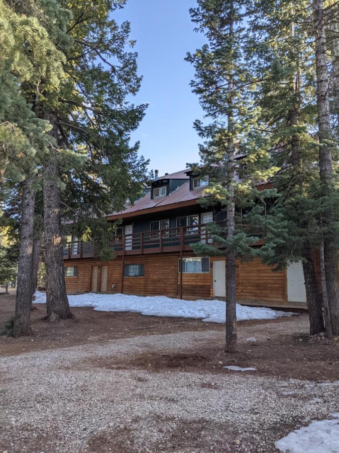 Pinewoods Resort And Rv Park Duck Creek Village Exteriör bild