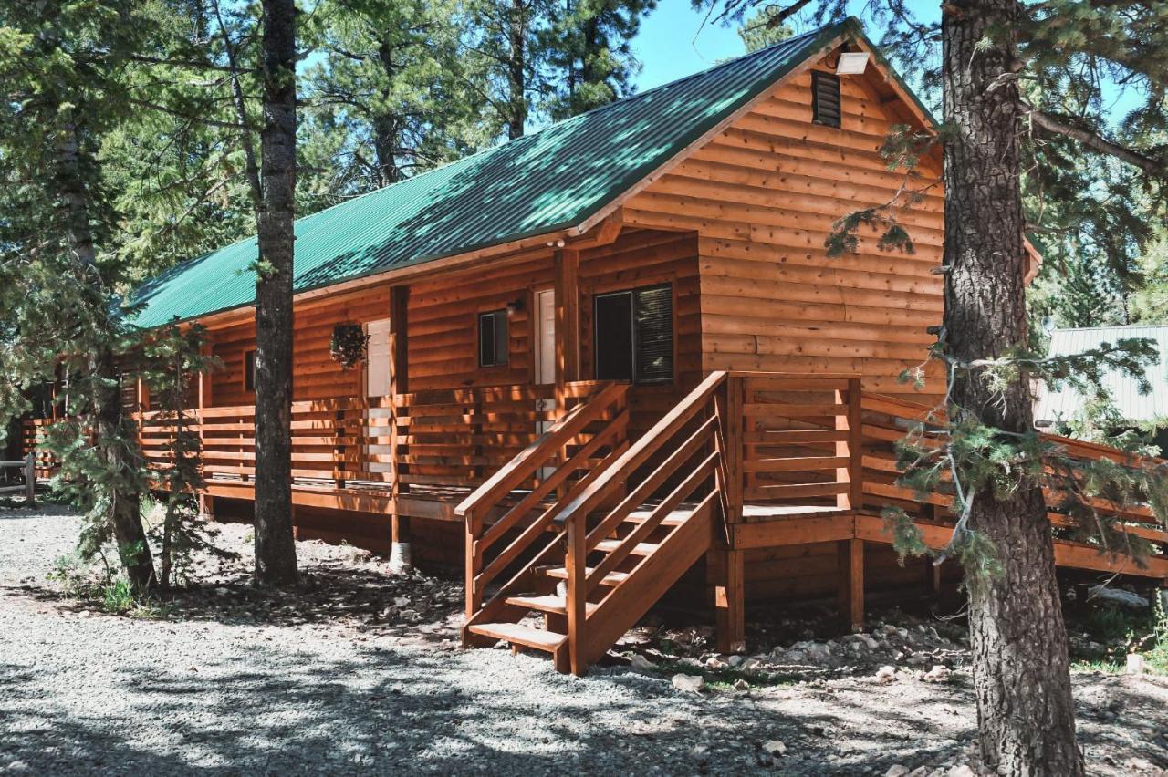 Pinewoods Resort And Rv Park Duck Creek Village Exteriör bild