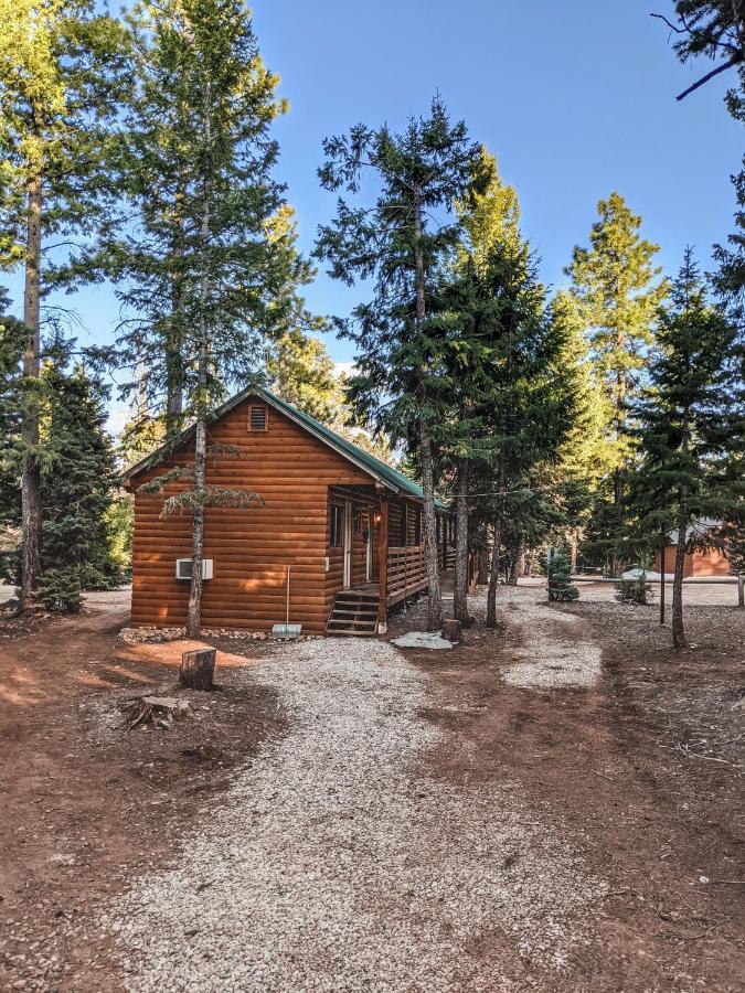 Pinewoods Resort And Rv Park Duck Creek Village Exteriör bild