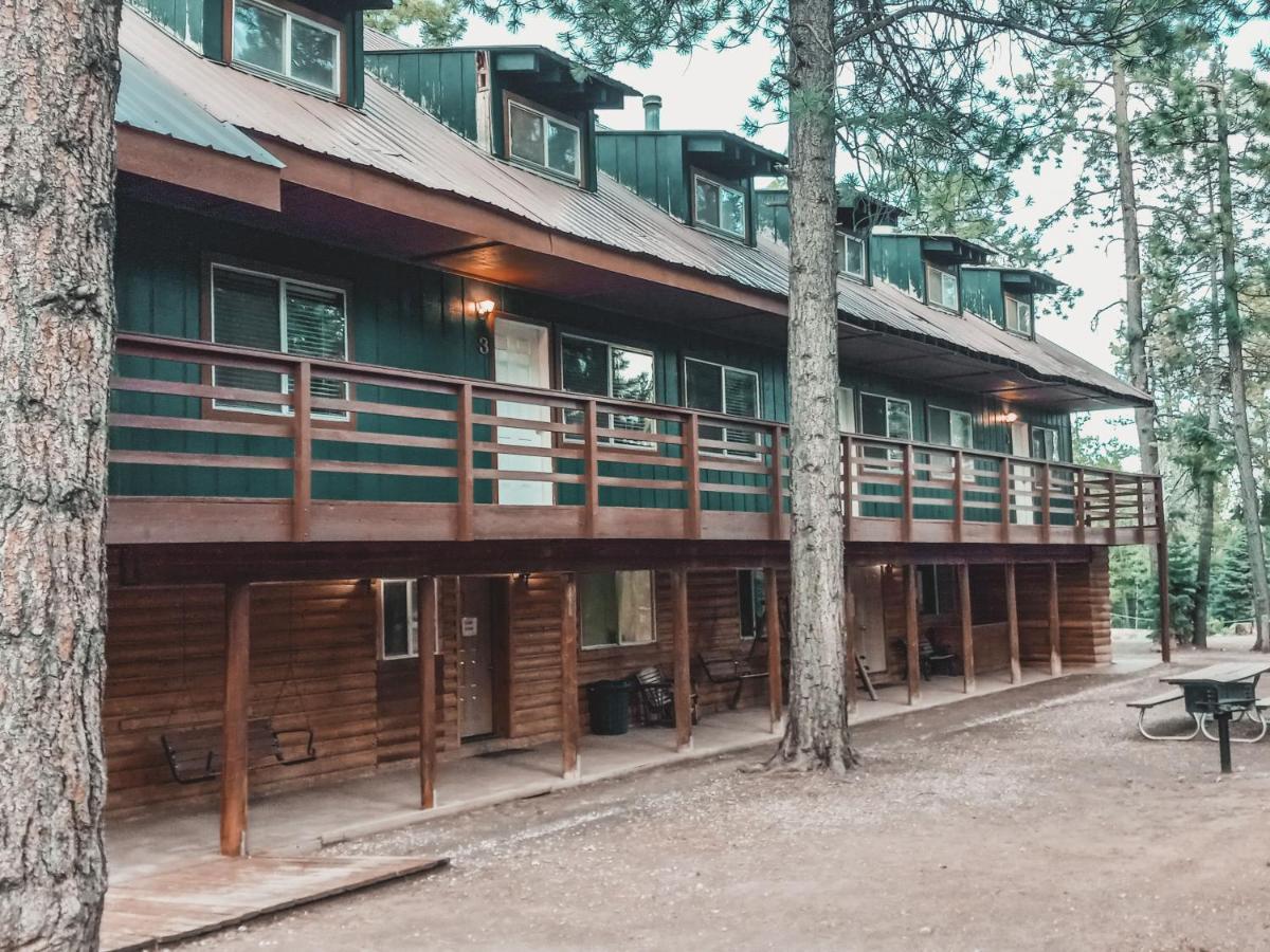 Pinewoods Resort And Rv Park Duck Creek Village Exteriör bild